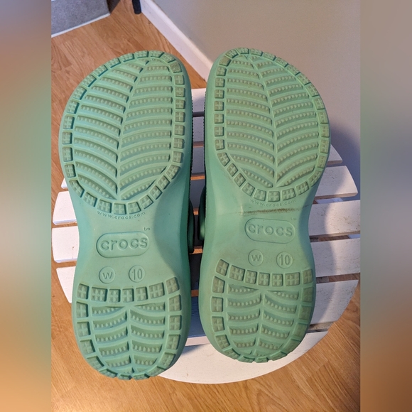 Crocs Seafoam Green Platform Clogs, size 10 - Picture 6 of 6